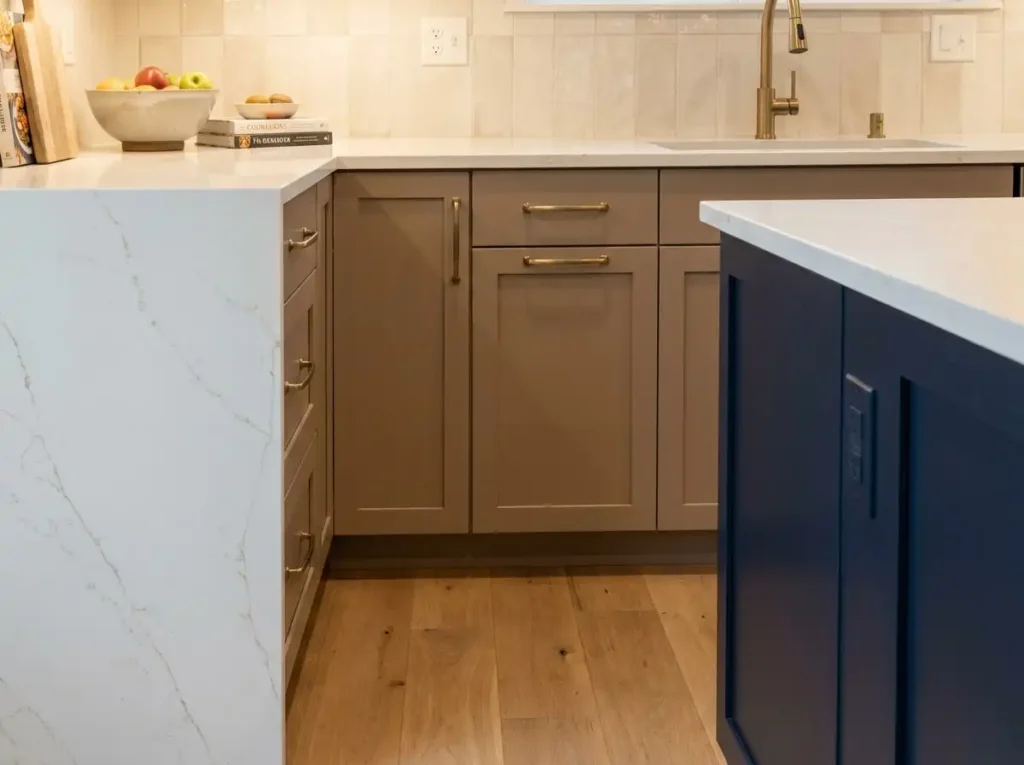 Cabinet Colors for Kitchens With White Quartz
